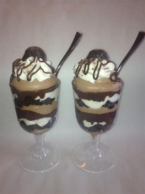 Fold in 2 cups whipped topping. Chocolate mousse brownie shooters | Dessert cupcakes ...