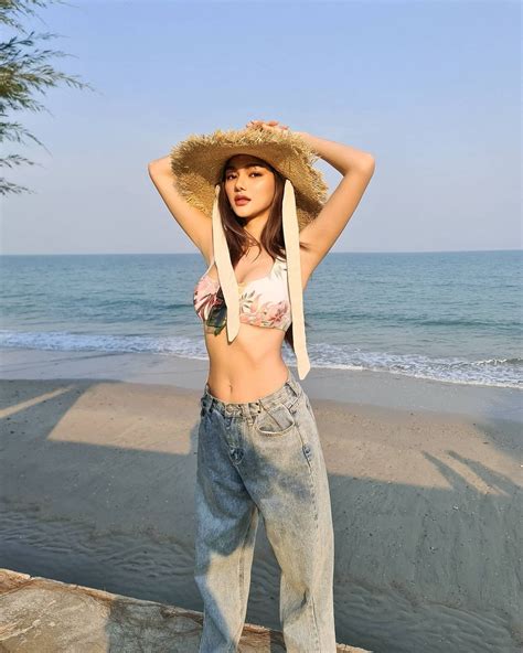 ทำเอาหนุ่มๆใจเต้นอีกแล้ว เมื่อสาว กวาง เดอะเฟช จัดเต็มบิกินี่สีขาว ชุดคลุมซีทรู อวดหุ่นแซ่บ เซ็กซี่ขยี้ใจหนุ่มๆ กวาง เดอะเฟซ ส่องความเซ็กซี่เซตใหม่ ที่แฟน ๆ พากันกดไลก์รัว ๆ