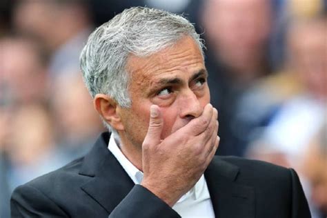 José mourinho deja de ser entrenador del tottenham. José Mourinho foge de tempestade de areia durante férias ...