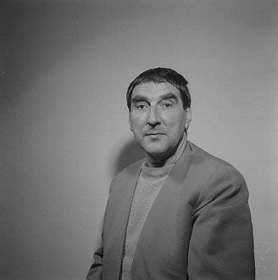 Während der schauspieler roland (ernst wolf) kaiser bereits 1998 im alter von nur 54 jahren verstorben ist, erfreut sich „unser roland kaiser allerbester gesundheit. Wolf Kaiser