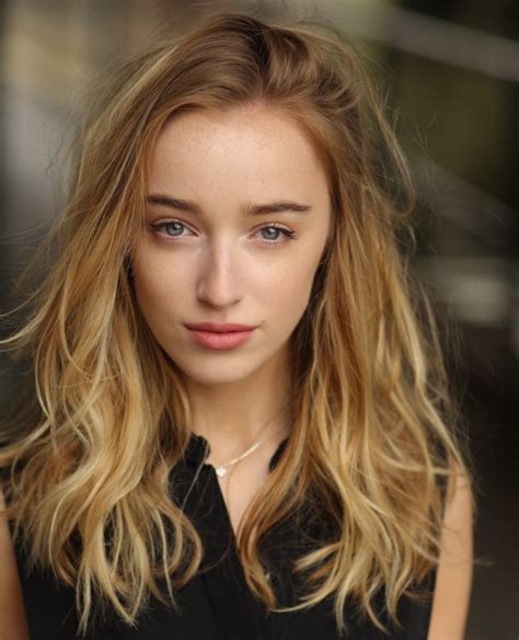 First pictures of jonathan bailey, phoebe dynevor and claudia jessie dressed as anthony, daphne and eloise bridgerton shared by journalist barbie. Phoebe Dynevor ficha por Snatch, la serie a partir de ...