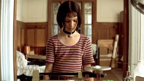Jean reno is a gentle, soft spoken (but very effective) contract killer. Le t-shirt rayé rouge de Mathilda (Natalie Portman) dans ...