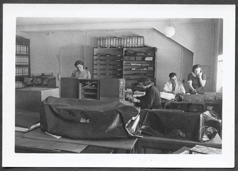 1930 kaufte die nsdap das gebäude und ließ es durch den architekten paul. Archiv EE111 Braunes Haus, Mitarbeiter im Hauptarchiv der ...