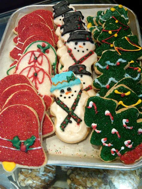 Some panera bread locations may choose to alter their hours instead of closing their doors. Christmas Biscuits Bread Sara's / Inside the Kitchens at Buckingham Palace: Christmas Ginger ...