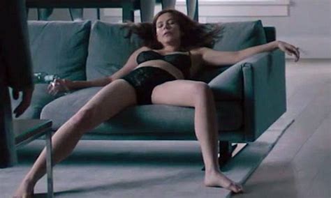 If you own the rights to any of the images and do not wish them to appear on the site please contact us, and they will be promptly removed! Anna Friel strips to her lingerie in Girlfriend Experience ...