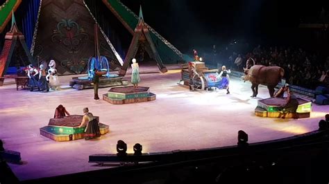 Disney on ice is a live show created by disney, that takes place on ice. Disney on ice 2017 reine des neiges - YouTube