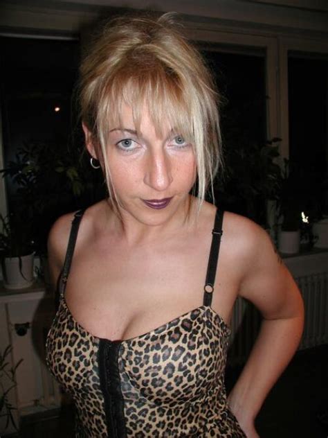 Ni trop couvrantes, ni trop échancrées ! Femme cougar au corps magnifique à baiser rapidement svp ...