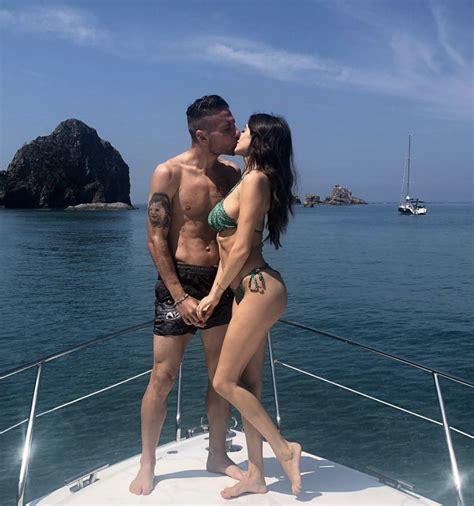 Attention hot photo gallery with his wife. Jessica Melena super sexy a Dubai, la moglie di Immobile ...