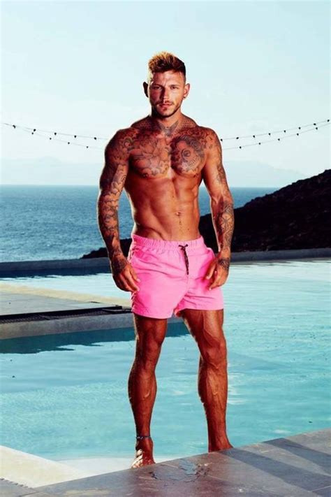 10 single celebrities think they are going to a beach for a romantic vacation until their exes arrive. Sean Pratt Pelado e Big Dotado - Ex On The Beach | Homens ...