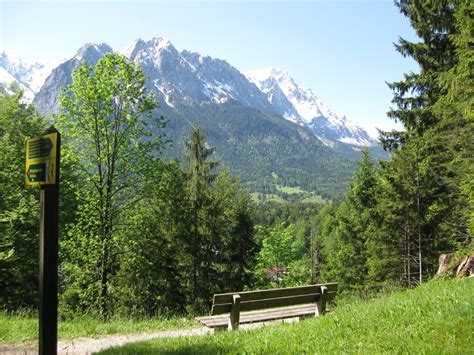 Ab ins kühle nass, im freibad mit dem schönsten bergblick auf deutschlands höchsten berg. Wandern: Auf dem Kramerplateauweg von Grainau nach ...