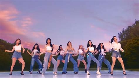 They were created through the survival program idol school. fromis_9「WE GO」MV公開＋「9 WAY TICKET」リリース - デバク