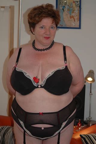 Busty milf masturbates in her black nylon stockings. Nylon Amateur Pictures - YOUX.XXX