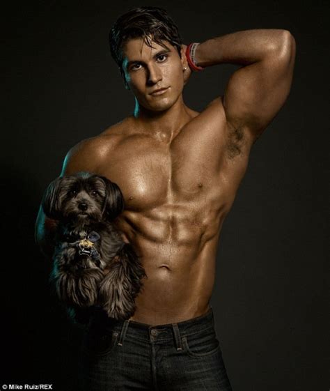 Envoyez nous vos photos et nous allons les publier! Calendrier : Des hommes (musclés) et des chiens - Pet ...