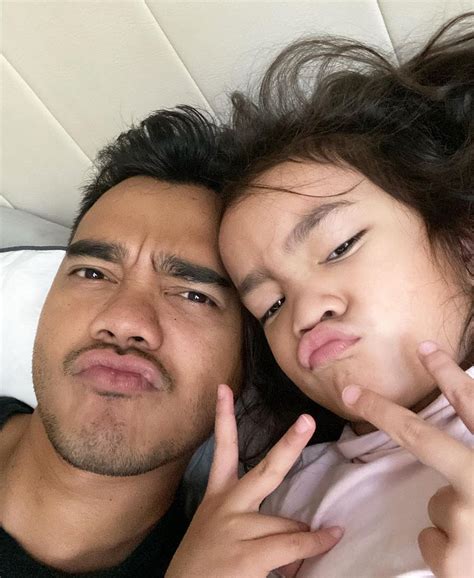 Isteri penyanyi, alif satar iaitu sha dila hadid dan tiga anak mereka, alisha anugerah, 5; Alif Satar Dedah Isteri Dan Anak-Anaknya Disahkan Negatif ...