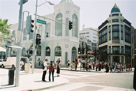 How to get from Rodeo Drive to Hollywood Walk of Fame?