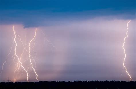 Es drohen neue lokale unwetter durch extremen starkregen in teilen von baden württemberg. Unwetter in Baden-Württemberg: Blitzeinschlag und viel Wasser - Baden-Württemberg - Stuttgarter ...