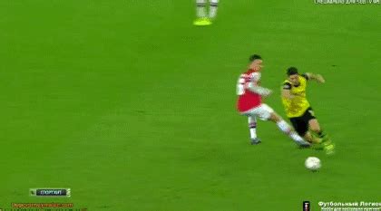 GIF: Rosicky on Lewandowski