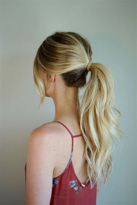 Learn how to create the perfect ponytail with hair extensions with our ponytail video tutorial at foxy locks! How To Clip In Extensions For A Ponytail | Clip in ...