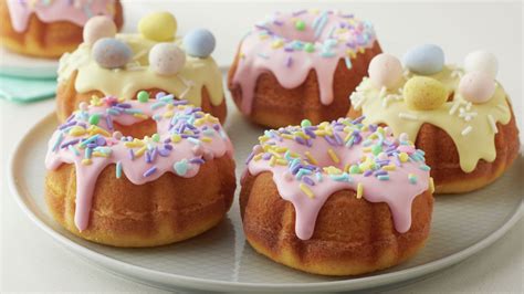 September 14, 2020 by the hungry hutch 11 comments. Mini Bundt Cake Recipes / Cinnamon Glazed Gingerbread ...