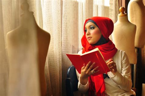 Tabel gaji pokok tni tahun 2010 s.d. 8 Desainer Muda Paling Tenar di Bidang Fashion Muslim ...