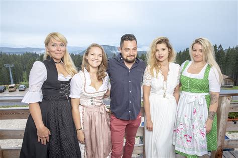 „bauer sucht frau ist die wohl kultigste kuppelshow im deutschen fernsehen. Bauer sucht frau moderatorin osterreich. Bauer Sucht Frau ...
