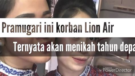 Sembari tersenyum, pramugara lion air juga tampak merapikan kerudung dan membersihkan sisa minuman di mulut penumpang lansia tersebut. Duka korban pesawat lion air jt610!!!gagal nikah pramugari ...