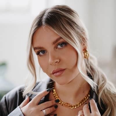 She is about to cross a million benchmark on her tiktok. Dagi Bee - Bio, Age, Net Worth, Height, Married ...