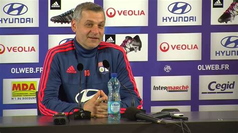 Et demande à juninho, directeur sportif de l'ol, de prendre ses responsabilités. ASSE - OL : Génésio chambre Galtier - YouTube