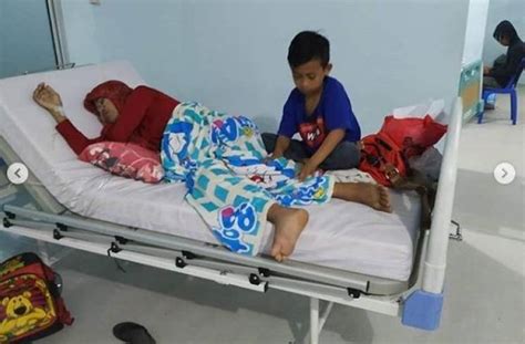 Berikut adalah kumpulan doa ketika orang yang sedang sakit. Sakit Ginjal, Sang Anak yang Masih 9 Tahun Antar Ibunya ke ...