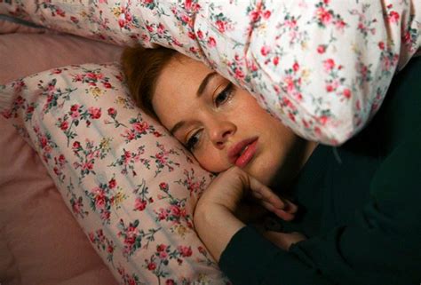 When zoey is stuck in an mri machine listening to a playlist to calm herself, an earthquake happens, causing her to develop a mysterious power. 'Zoey's Extraordinary Playlist' Spoilers: Season 2 — Zoey/Max/Simon | TVLine