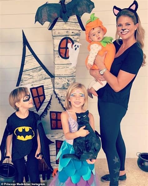 Fyra kungliga damer i galastass. Princess Madeleine of Sweden celebrates Halloween with her ...