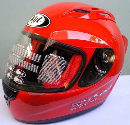 Hallo.mas bro sekalian,jumpa lagi di cannel boncel motovlog,dan pada kesempatan kali ini saya mau nge review helm pertamaku yaitu kyt rc7 dan mau ngasih. OTO REVIEW: Helm KYT RC Seven Pemakaina 1,5 tahun kualitas cat bagus dan overall nyaman ...