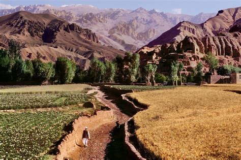 Use our interactive map, address lookup, or code list to find the correct zip code for your postal mails destination. Afghanistan | Steve mccurry, Landschaft, Reisen