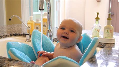 Blooming bath's plush materials cradle and cushion your baby like no other baby tub can. The adorable Blooming Bath - YouTube