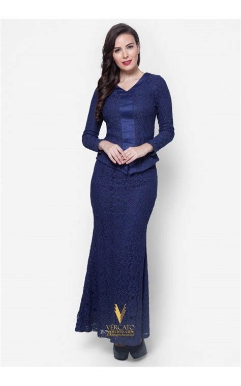 Semoga artikel kali ini dapat menyumbang inspirasi atau idea buat anda di luar sana. Baju Kebaya Lace - Vercato Ella in Navy Blue | Kebaya lace ...