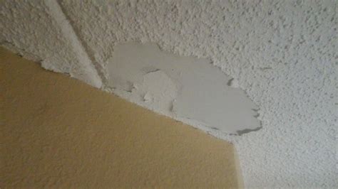 Learn how to remove a popcorn ceiling without creating a mess using these simple steps. Now We Know What's Under The Cottage Cheese Ceiling ...