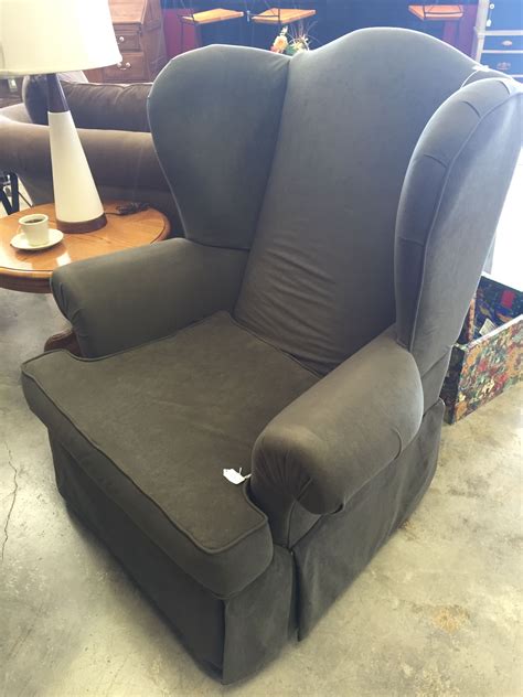 Add beauty to space by buying wingback chairs online. Large green wingback chair- $125 Don't miss out on this ...
