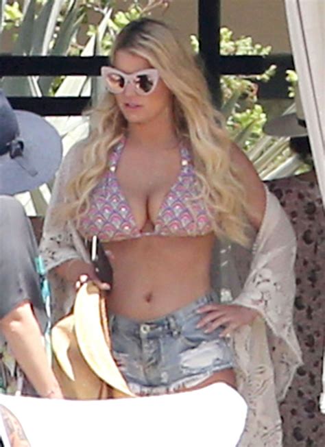 Preggo lits ja tramp gang perses. Jessica Simpson In Bikini At A Hotel In Cabo San Lucas ...