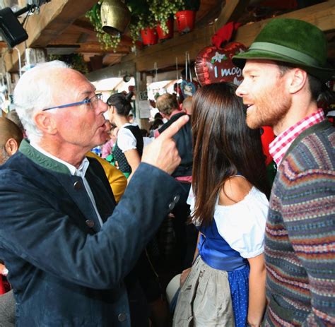 Sie haben den artikel der merkliste hinzugefügt. Oktoberfest : Prosit! So feiert der FC Bayern auf der Wiesn - Bilder & Fotos - WELT