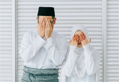 Put your face in the hole and become a rock star, a model or football play using one of our 250.000 scenarios. Kini Sah Untuk "Bercinta Selepas Nikah", Love Story Dua ...