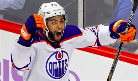 Darnell nurse (born february 4, 1995) is a canadian professional ice hockey defenceman and alternate captain for the edmonton oilers of the national hockey league (nhl). Hockey30 | Darnell Nurse accepterait 3 M$ par année sur 2 ans..MAIS....