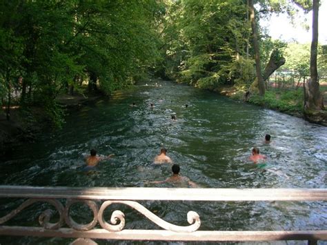 ⇓ infobox „eisbach im englischer garten mit adresse, anfahrt, parken, einen lageplan wie man am besten hinkommt sowie die. München: Baden im Eisbach und in der Isar? | Maxvorstadtblog