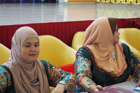 Pelaporan pentaksiran sekolah rendah atau akronimnya ppsr ialah suatu pelaporan pentaksiran baharu rentetan daripada pentaksiran berasaskan sekolah rendah (pbs) yang berikut merupakan 4 komponen pelaporan pentaksiran sekolah rendah. PELAPORAN PENTAKSIRAN SEKOLAH RENDAH