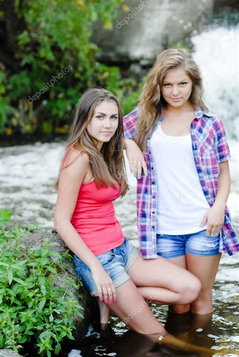 She has a super body structure and looks to match. Two teen girls and summer outdoors near waterfall — Stock ...