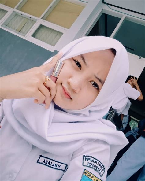 Halo gan, langsung aja nih. Foto Cewek2 Cantik Lucu Berhijab Anak Smp Buat Quotes ...