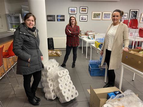 Het laatste nieuws altijd als eerste op oostende.org. Melinda, Charissa en Annemie bemannen boodschappendienst ...