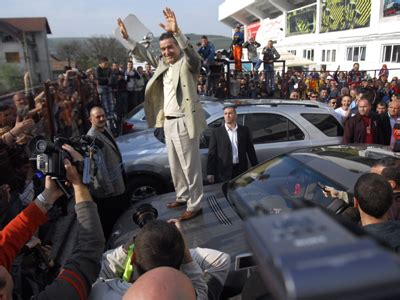 Un maybach pe care a platit, potrivit propriilor afirmatii, 500.000 de euro. Gigi Becali Maybach / A RÄƒmas FÄƒrÄƒ Cea Mai Tare MasinÄƒ ...