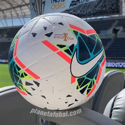 Campeonato sudamericano copa américa , en portugais: Balón Nike Merlin Gold Cup 2019