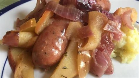 Chicken and apple sausage with onion confit, baked smoked chicken apple sausage with cider sauce, chicken… 200 chicken recipes combines 200 classic and contemporary dishes for every occasion. Recipe: Chicken apple sausage with apples and red onions | Sausage, Chicken apple sausage, Apple ...