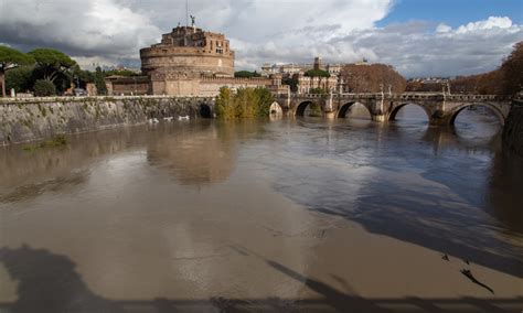 Sep 23, 2020 · roma, bomba d'acqua: Maltempo a Roma, preoccupa il livello del Tevere